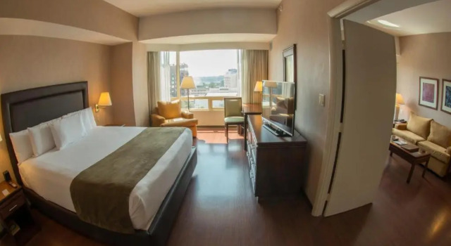 Люкс с видом на город Clarion Suites Guatemala City