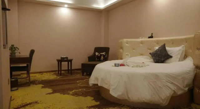 Dunhuang Dasheng Vacation Hotel, Rezerwuj Hotel Hotele biznesowe w Jiuquan, 4* 5*