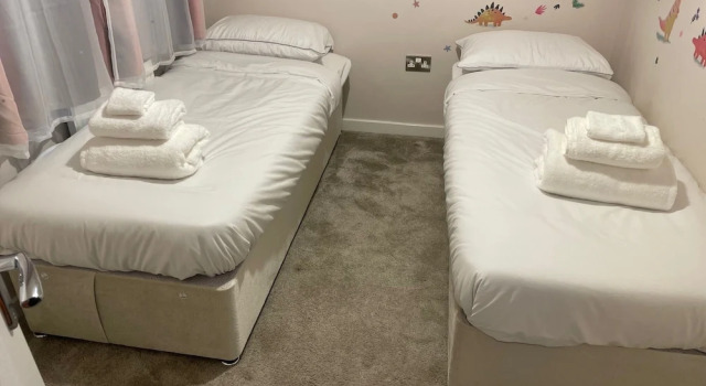Fantastic, pet Friendly 3 Bedroom House in Bedford, Book Feriehus Bedford Bedfordshire