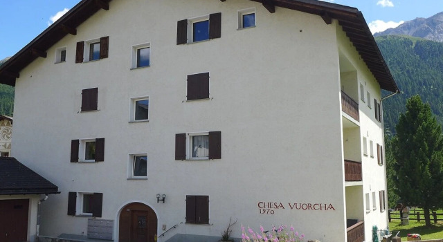 Chesa Vuorcha Zuoz in Zuoz, Rezervați Apartament Zuoz 