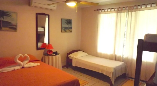 Hotel Lauras House, Забронировать Гостевой дом Гостевые дома Коко, Гостевой дом