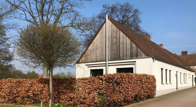 Ferienwohnung Schleusenhaus Hameln, Забронировать Отель Хамельн Weser Uplands, рядом с Мастерская по изготовлению смотровых стекол