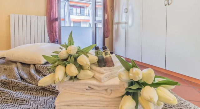 Honey Lake House, Book Hotel Hotels in Como with a Pool, Swimming Pool