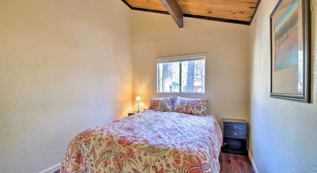 Cozy Cabin w/ Deck & Fireplace in Big Bear!, Забронировать Дом для отпуска Биг-Бэар-Сити San Bernardino Mountains