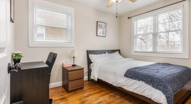 Gorgeous Home 10 min to DC by CozySuites, Забронировать Дом для отпуска Александрия 