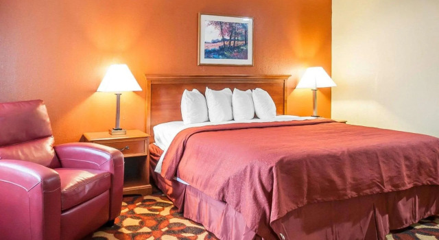 Двухместный люкс Quality Inn & Suites Kansas City I-435N Near Sports Complex