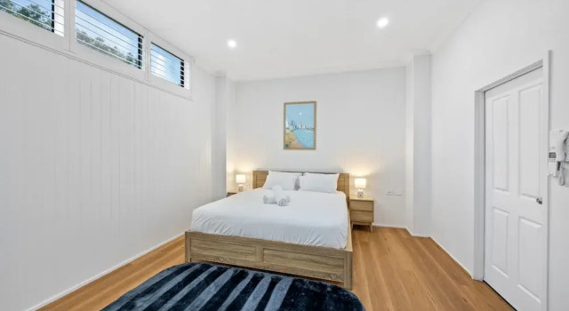 Stylish 4-bed Townhouse With Panoramic Ocean Views, Забронировать Апартаменты/квартира Брисбен Brisbane Region