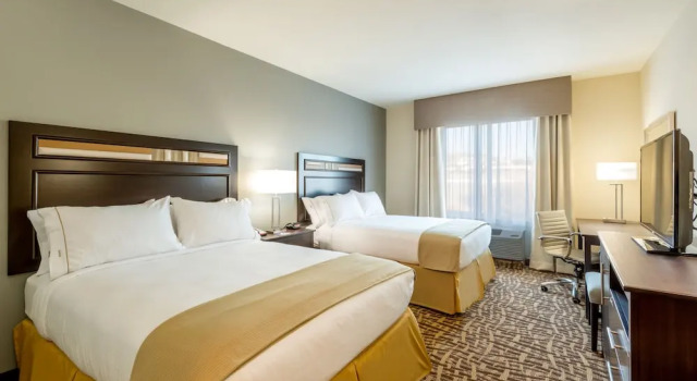 Четырёхместный люкс Holiday Inn Express & Suites Denver South - Castle Rock by IHG