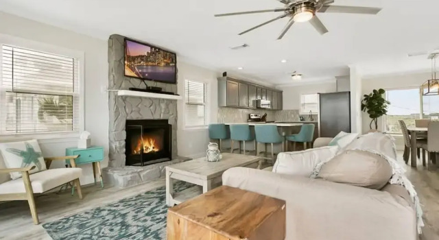 Oceanfront Blissful Sunrises Beach Gear BBQ, Rezerwuj Dom wakacyjny Hotele w Saint Augustine Area z parkingiem, Parking