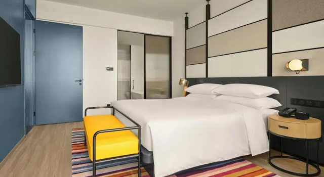 Двухместный люкс с видом на озеро Aloft by Marriott Kunshan Dianshan Lake