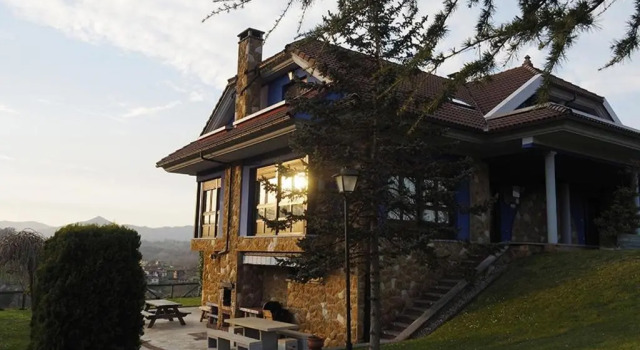 House with 5 Bedrooms in Sevares, with Wonderful Mountain View, Enclosed Garden And Wifi, Rezerwuj Hotel Hotele i noclegi w Sevares, Hotel