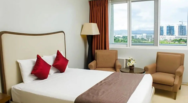 Студия с балконом La Mirada Serviced Apartments