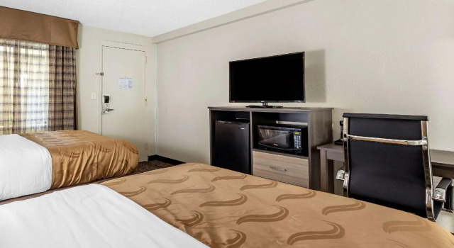 Четырёхместный номер Standard Quality Inn & Suites Spring Lake - Fayetteville near Fort Bragg