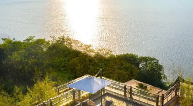 Номер Standard с балконом Conrad Hangzhou Tonglu