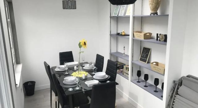 Коттедж Family Holiday Home-Free Parking & Self check-in