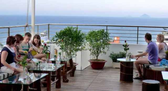 Кровать в общем номере Hanoi Golden Hotel