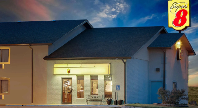 Super 8 by Wyndham Marshall