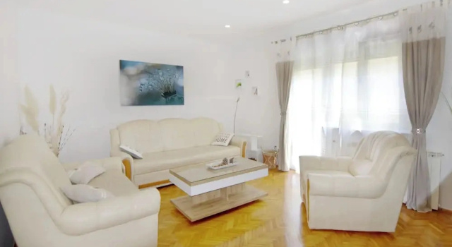 Spacious Apartment in Umag