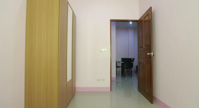 V Residence, Varaa Hotelli Hotellit North-Eastern Thailand pysäköinnillä, Pysäköinti