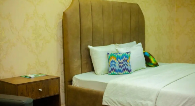 Ronkibog Crystal Hotel & Suites, Book Hotel Usi Ado-Ekiti