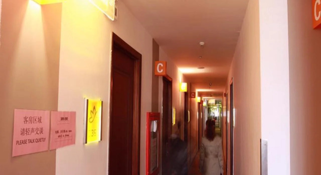 Shenzhen Lotus Hotel, Rezerwuj Hotel Hotele w Shenzhen z parkingiem, Parking