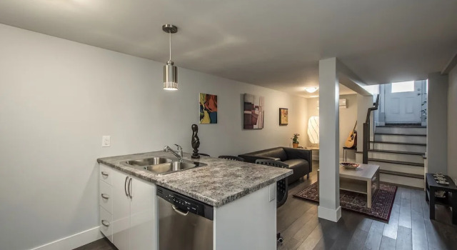 Апартаменты Comfort Spacious DAL & Downtown Apartments