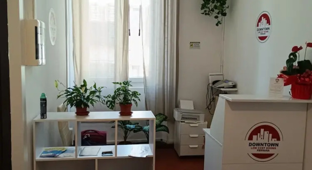 Downtown Ferrara - Low Cost Rooms, Забронировать Гостевой дом Феррара Эмилия-Романья, рядом с Парк Урбано Г. Бассани