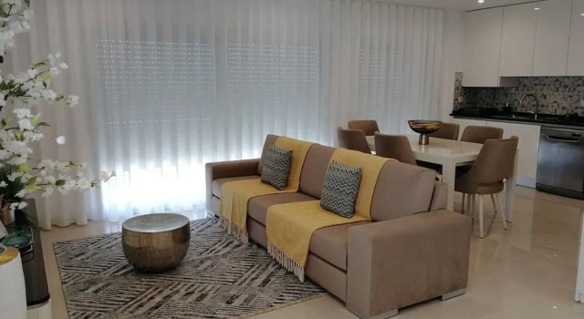 2 Bed Flat - Sleeps 6 - Pool - Parking - Wifi, Rezervovat Hotel Hotely v Oeste s parkováním, Parkování