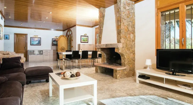 Alluring Holiday Home in Girona With Swimming Pool, Забронировать Дом для отпуска Сан-Пере-Пескадор Alt Empordà, рядом с Пляж Кан-Сопа