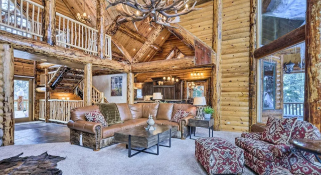 Коттедж Delightful Duck Creek Village Cabin w/ Deck