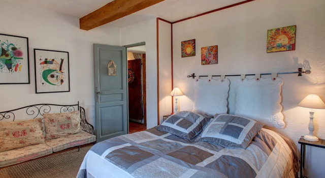 B&B Le Mas du Grand Jonquier, Rezerwuj Bed and Breakfast Hotele w Lagnes z parkingiem, Parking
