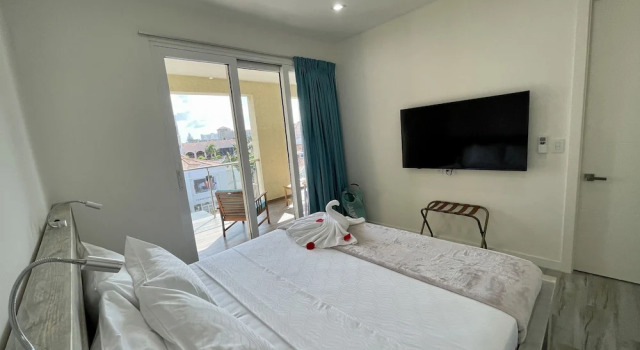 Апартаменты Deluxe с частичным видом на море The Cove - Condo Hotel - Palm Beach Strip