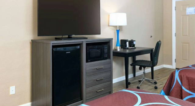 Четырёхместный номер Standard Super 8 by Wyndham Victoria / South / Hwy 59
