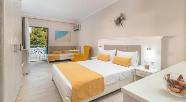 Двухместный номер Superior Porfi Beach Hotel