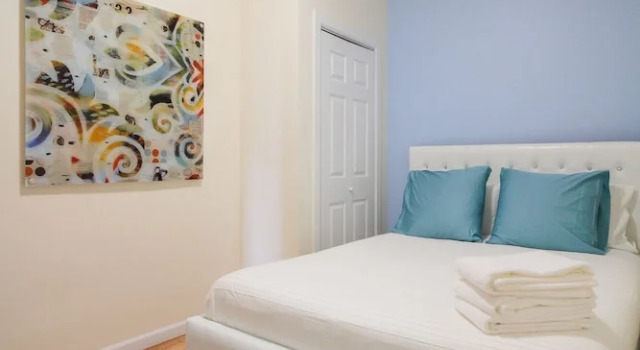 Апартаменты Classic с 2 комнатами East Village 2 Bedroom Apartments