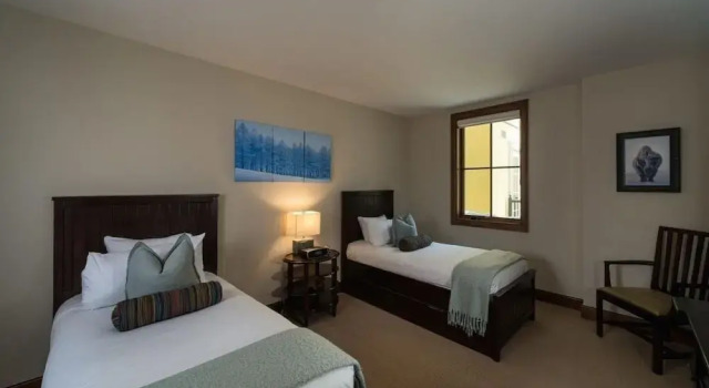 Ritz Carlton Vail #417 4 Bedroom Condo by RedAwning