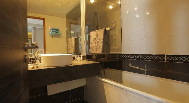 Номер Standard Logis Hôtel & Spa Marina dAdelphia