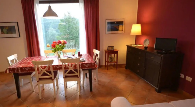 Adorable Holiday Home in Santa Lucia with Swimming Pool, Buchen Sie Ferienhaus Sessa Cilento Cilento