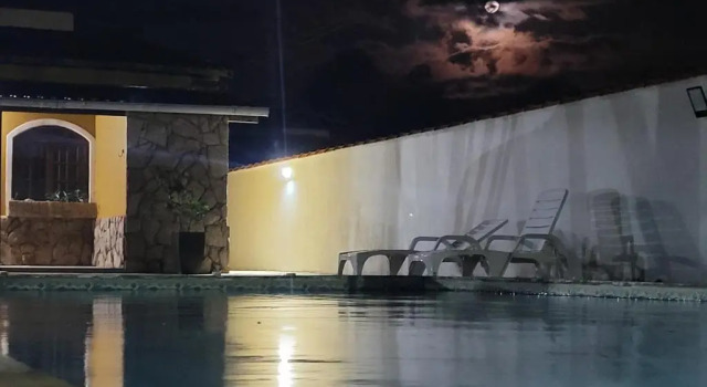 Casa Maravilhosa Unamar Verão Vermelho Cabo Frio, Забронировать Отель Отели Пляжа Унамар с бассейном, Бассейн