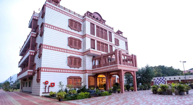 Chauhan Sheraton Resort, Забронировать Отель Отели штата Раджастхана с парковкой, Парковка