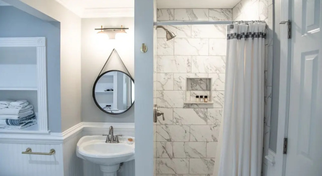 Люкс Luxury с 2 комнатами The Burrus House Inn Waterfront Suites