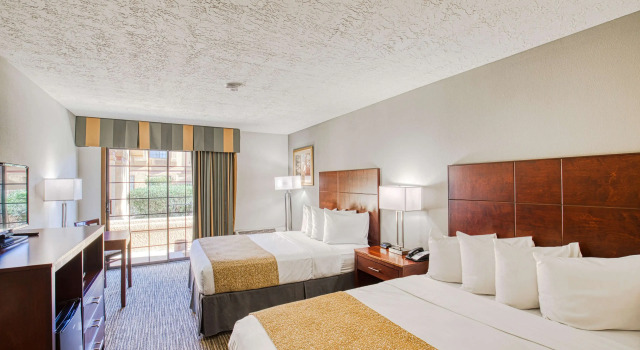 Четырёхместный номер Standard Best Western Green Valley Inn