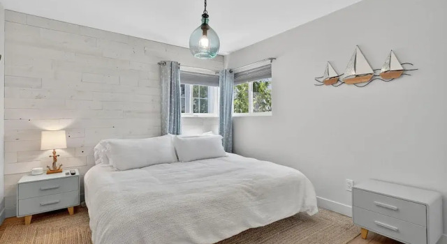 Your Coastal Getaway in Manhattan Beach Awaits, Забронировать Дом для отпуска Отели Los Angeles Beach Cities с парковкой, Парковка