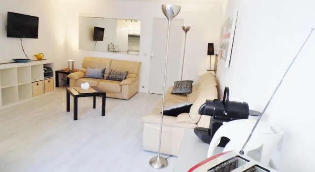 CANNES plage 2mn/45m2/vue mer/inernet/clim/parking privé, Забронировать Отель Отели Канн с парковкой, рядом с Le Croisette Casino Barriere de Cannes, Парковка