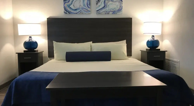 The Dover House Resort, Забронировать Курортный отель Отели Делрей-Бич с парковкой, рядом с Old School Square Cultural Arts Center, Парковка