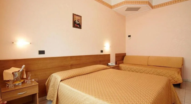 Hotel San Matteo, Забронировать Отель Отели Сан-Джованни-Ротондо с парковкой, рядом с Святилище Падре Пио, Парковка