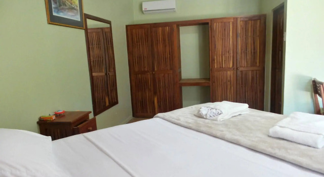 Shepherd's Inn, Book Hotel Crown Point Tobago