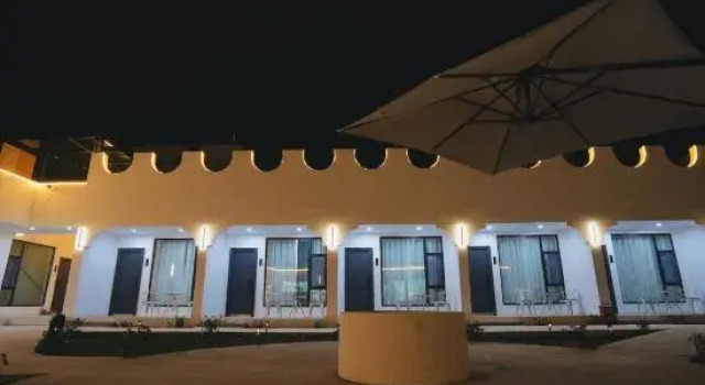 Nalati Cloud-Hovering Garden Boutique B&B, Prenota Bed & breakfast Hotel a Xinjiang con parcheggio, Parcheggio