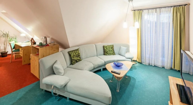 Hotel McLimon, Забронировать Отель Нови-Йичин Wallachia