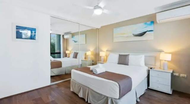 Номер Standard с 2 комнатами с балконом и с видом на сад Aegean Apartments Surfers Paradise